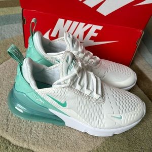 Nike Air Max 270 Big Kids - Never Worn Size 6 (Women’s 7.5)
